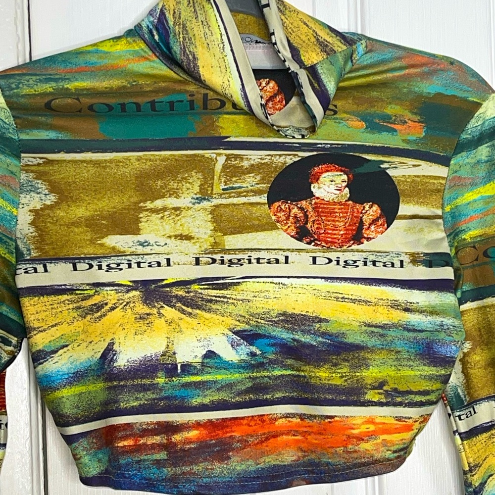 Turtle neck cropped blouse